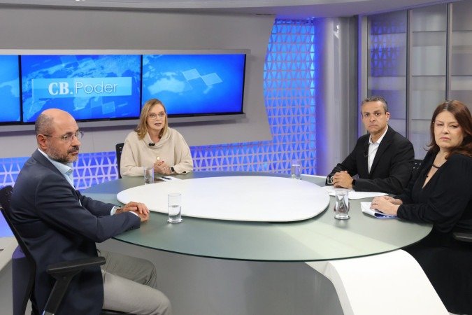 Em entrevista ao CB.Poder desta quarta-feira (5/8), Alexandre Garcia, CEO do Opinião Inteligência Política, e Carlos André Machado, diretor de negócios do Opinião, detalharam como os números registrados na última pesquisa feita em parceria com o Correio impactam o cenário político no DF - (crédito: Davi Pereira/CB/D.A Press) Em entrevista ao CB.Poder desta quarta-feira (5/8), Alexandre Garcia, CEO do Opinião Inteligência Política, e Carlos André Machado, diretor de negócios do Opinião, detalharam como os números registrados na última pesquisa feita em parceria com o Correio impactam o cenário político no DF - (crédito: Davi Pereira/CB/D.A Press)