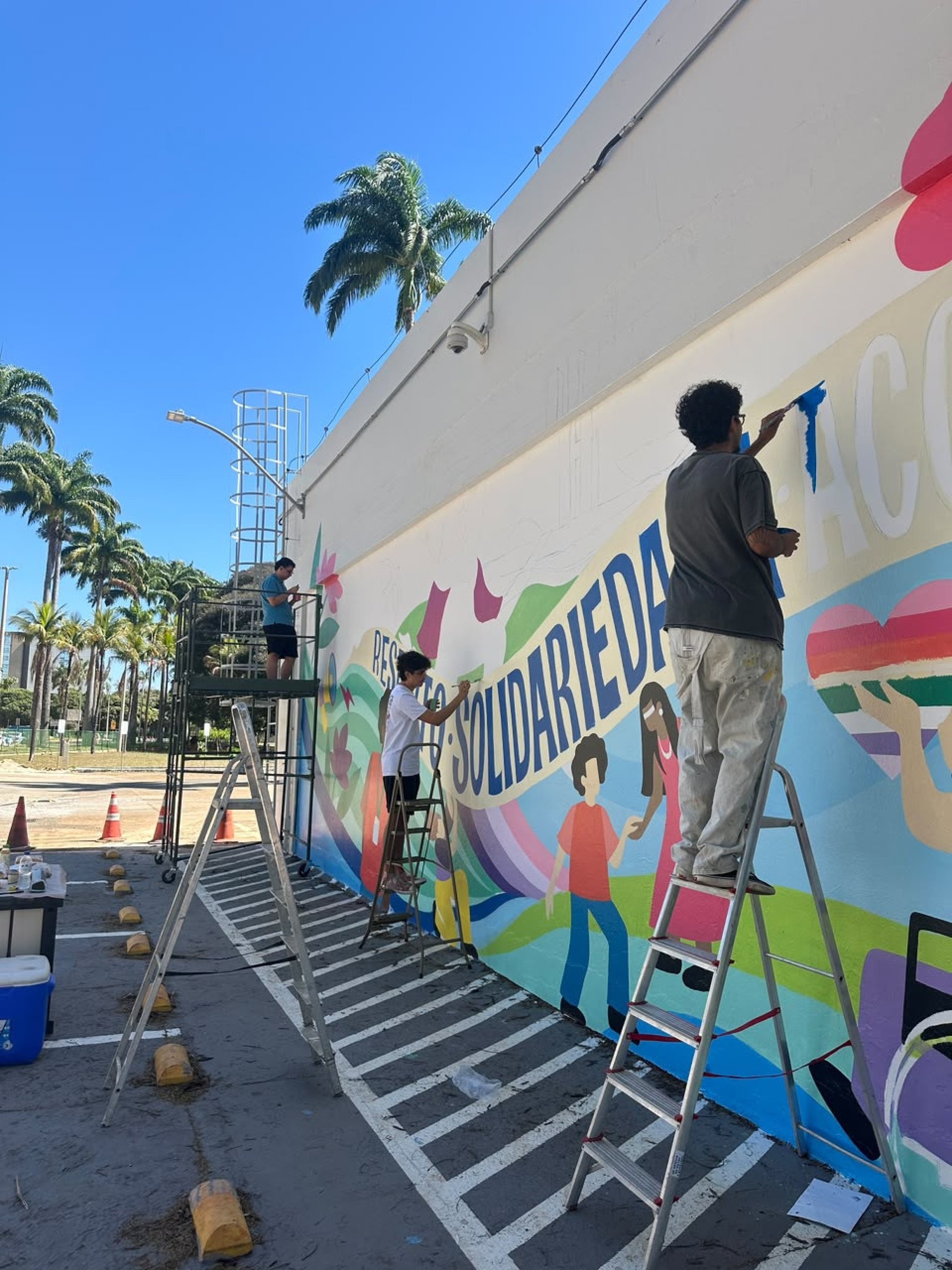 Mural C&iacute;vico, doado pelo Sindilegis ao Senado Federal e realizado pela artista brasiliense Nat&aacute;lia Carneiro. 