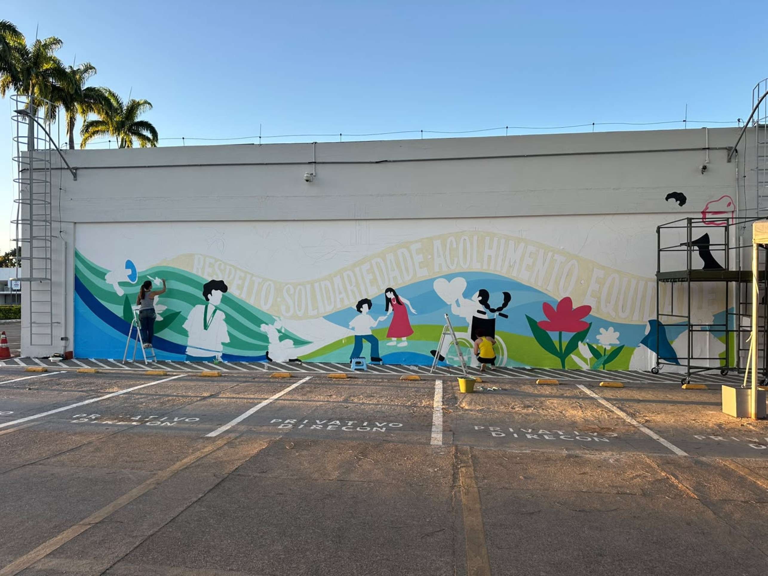 Mural C&iacute;vico, doado pelo Sindilegis ao Senado Federal e realizado pela artista brasiliense Nat&aacute;lia Carneiro. 