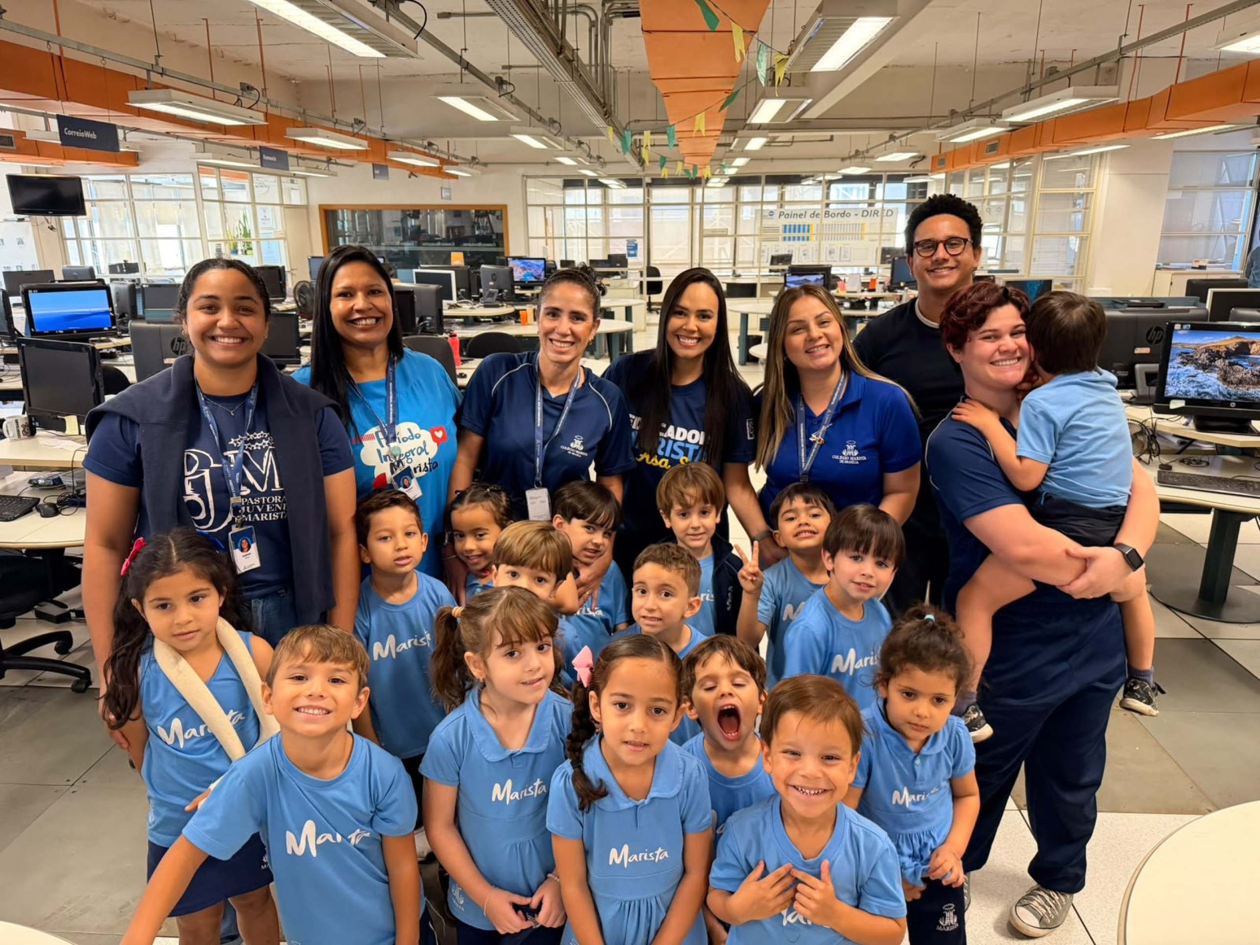Alunos da educação infantil do Colégio Marista conhecem a Redação do Correio