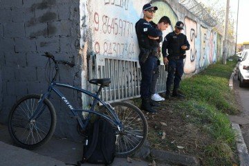 Garoto voltava para casa de bicicleta e era buscado pela mãe na esquina da rua onde a família reside - (crédito: Marcelo Ferreira/CB/D.A.Press) Garoto voltava para casa de bicicleta e era buscado pela mãe na esquina da rua onde a família reside - (crédito: Marcelo Ferreira/CB/D.A.Press)