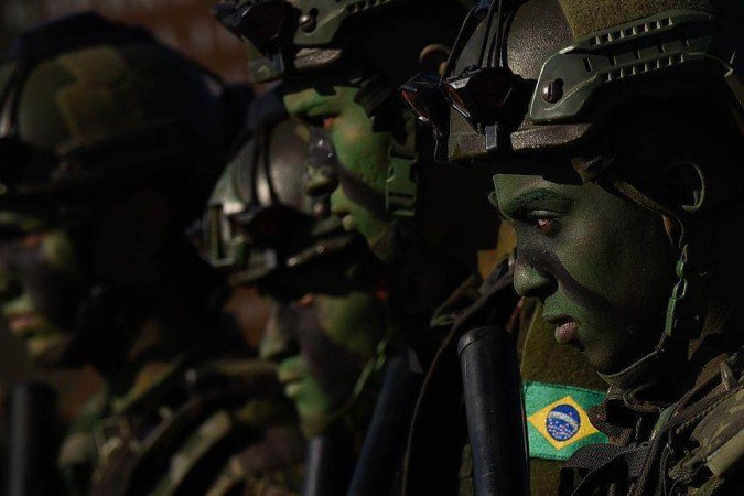 Militares brasileiros em formação - (crédito: Getty Images) Militares brasileiros em formação - (crédito: Getty Images)