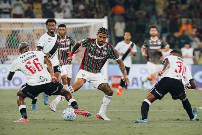 John Kennedy deixa campo chorando e preocupa o Fluminense
