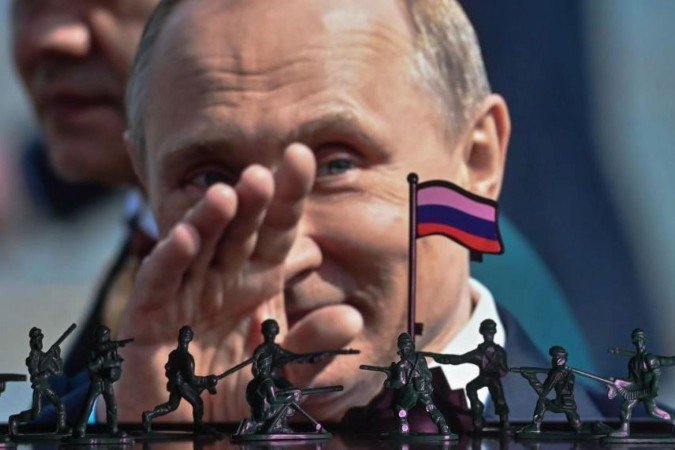 O presidente da Rússia, Vladimir Putin, visita soldados feridos na guerra da Ucrânia em um hospital militar de Moscou, em outubro de 2025 - (crédito: AFP via Getty Images) O presidente da Rússia, Vladimir Putin, visita soldados feridos na guerra da Ucrânia em um hospital militar de Moscou, em outubro de 2025 - (crédito: AFP via Getty Images)
