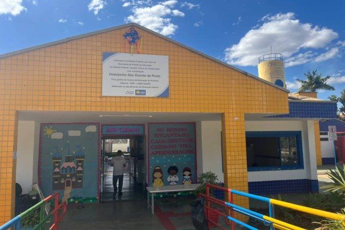 Creche foi evacuada na manhã desta quinta-feira (6/8) devido à incêndio em mata próxima - (crédito: Vitória Torres (CB/DA Press)) Creche foi evacuada na manhã desta quinta-feira (6/8) devido à incêndio em mata próxima - (crédito: Vitória Torres (CB/DA Press))