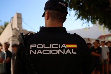 Publicações no Facebook anunciaram a venda de equipamentos de natação para migrantes que planejavam fazer a travessia - (crédito: BBC) Publicações no Facebook anunciaram a venda de equipamentos de natação para migrantes que planejavam fazer a travessia - (crédito: BBC)