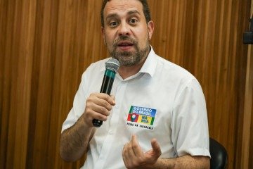Guilherme Boulos comenta a chapa de Flávio Bolsonaro e Alfredo Gaspar, criticando a união como 'casamento perfeito' da rachadinha - (crédito: Tomaz Silva/Agência Brasil) Guilherme Boulos comenta a chapa de Flávio Bolsonaro e Alfredo Gaspar, criticando a união como 'casamento perfeito' da rachadinha - (crédito: Tomaz Silva/Agência Brasil)