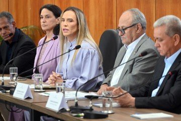 Celina Le&atilde;o apresentou balan&ccedil;o das contas p&uacute;blicas do primeiro semestre e destacou a recupera&ccedil;&atilde;o financeira do GDF -  (crédito: Fotos: Ed Alves/CB/D.A Press)
