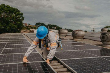Volume de energia produzido pela geração distribuída é grande e pode estar subestimado, diz pesquisadora da FGV - (crédito: Bloomberg via Getty Images) Volume de energia produzido pela geração distribuída é grande e pode estar subestimado, diz pesquisadora da FGV - (crédito: Bloomberg via Getty Images)