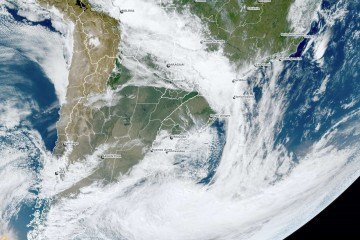 Termo, conhecido por meteorologistas como ciclogênese explosiva, recebe esse nome pela velocidade em que se intensifica - (crédito: Dsat – CPTEC) Termo, conhecido por meteorologistas como ciclogênese explosiva, recebe esse nome pela velocidade em que se intensifica - (crédito: Dsat – CPTEC)