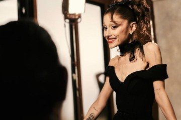 Nas redes sociais, usuários afirmaram que a aparência de Ariana no vídeo chamou atenção por exibir ossos mais evidentes do que em trabalhos anteriores. - (crédito: Reprodução/Instagram (@ariana grande)) Nas redes sociais, usuários afirmaram que a aparência de Ariana no vídeo chamou atenção por exibir ossos mais evidentes do que em trabalhos anteriores. - (crédito: Reprodução/Instagram (@ariana grande))