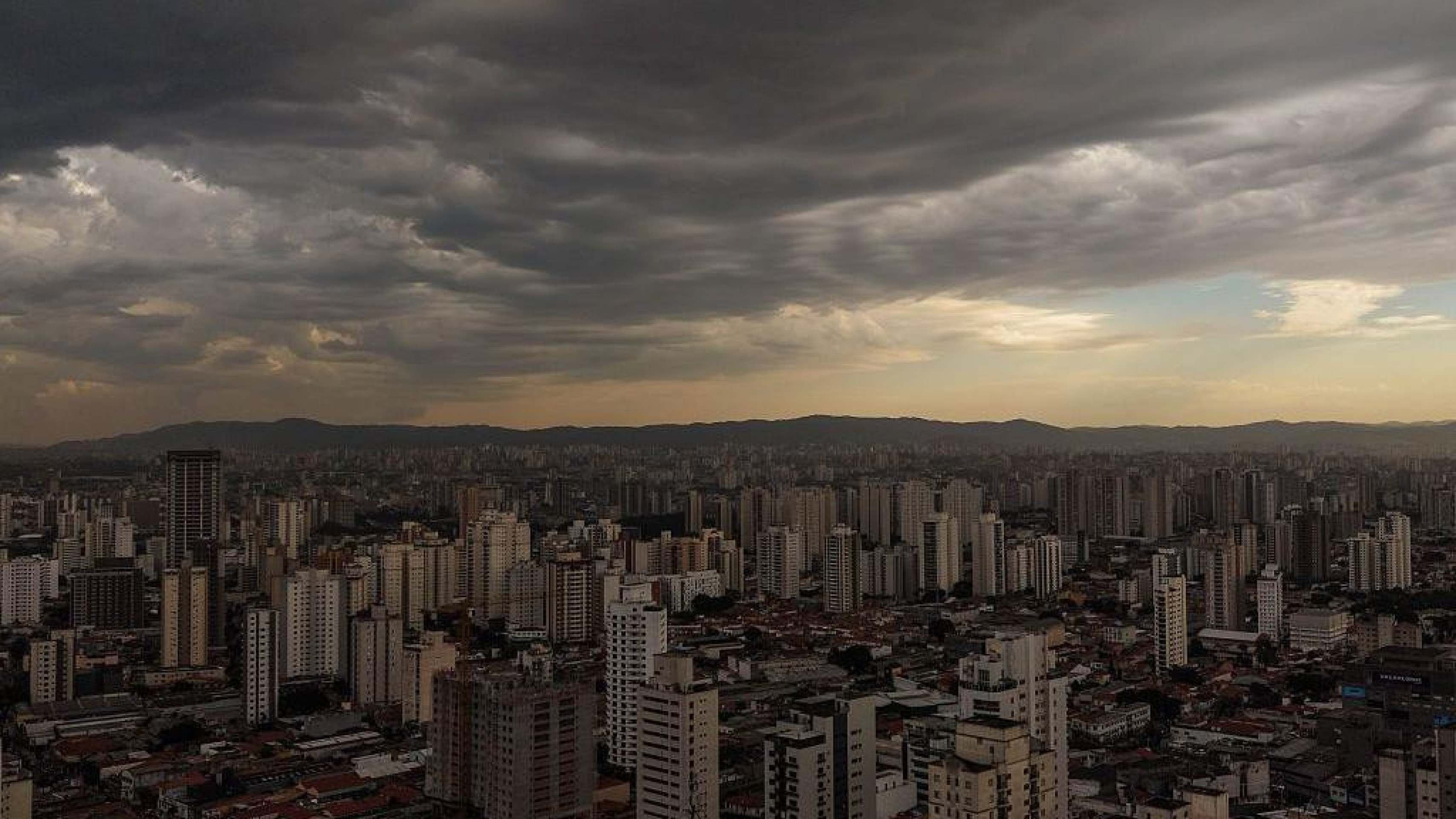 Morte, suspensão de aulas e casas afetadas: os impactos do ciclone-bomba no Sul e Sudeste do país