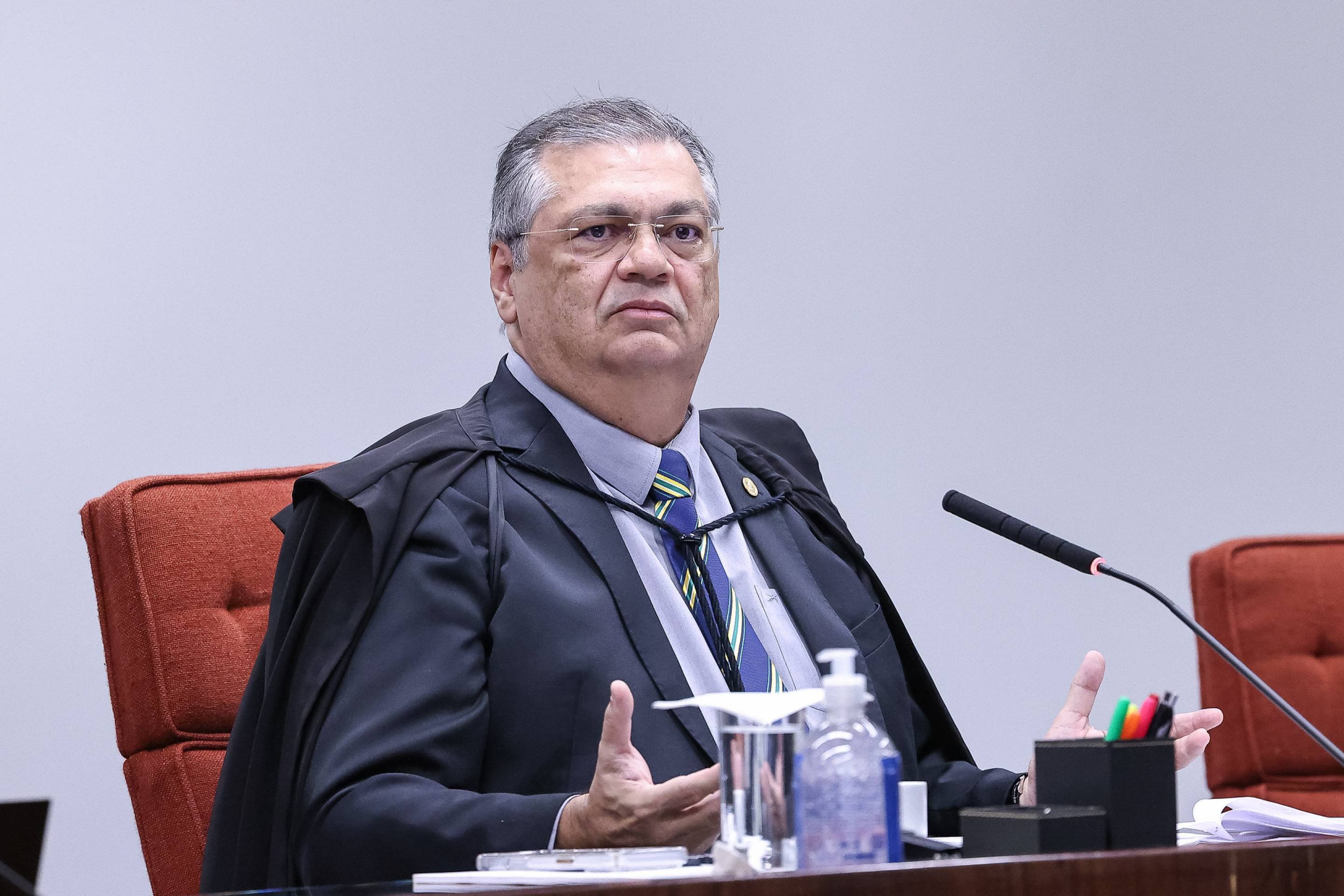 Dino manda PF investigar indícios de crimes envolvendo emendas Pix