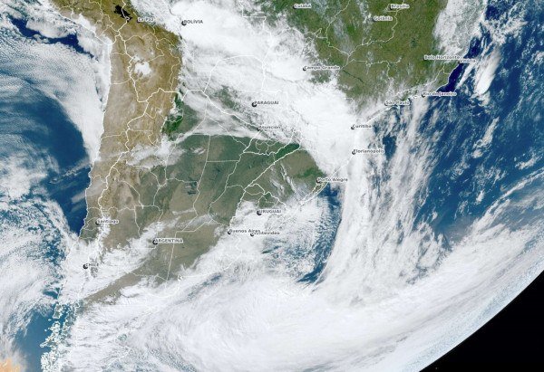 Termo, conhecido por meteorologistas como ciclogênese explosiva, recebe esse nome pela velocidade em que se intensifica -  (crédito: Dsat – CPTEC)