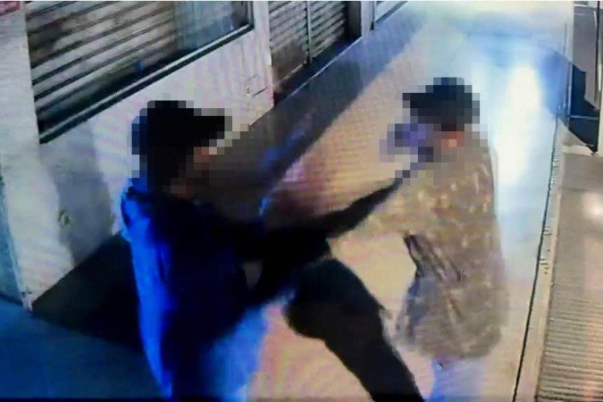 Após agressão, zelador apresenta falha nos rins e pode precisar de hemodiálise - (crédito: Reprodução/Camera de Segurança) Após agressão, zelador apresenta falha nos rins e pode precisar de hemodiálise - (crédito: Reprodução/Camera de Segurança)