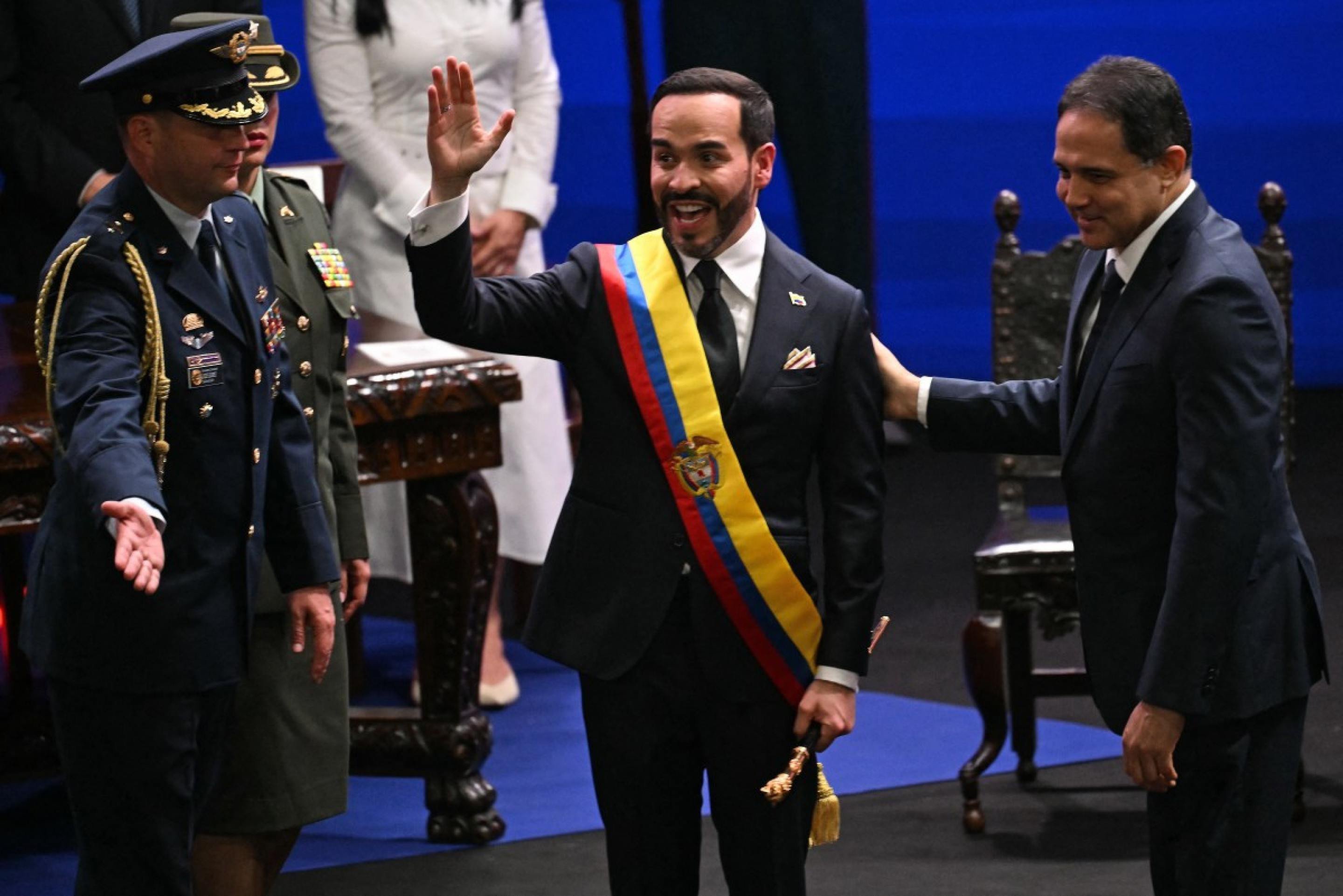 De la Espriella toma posse e deve retomar relação militar entre Colômbia e EUA