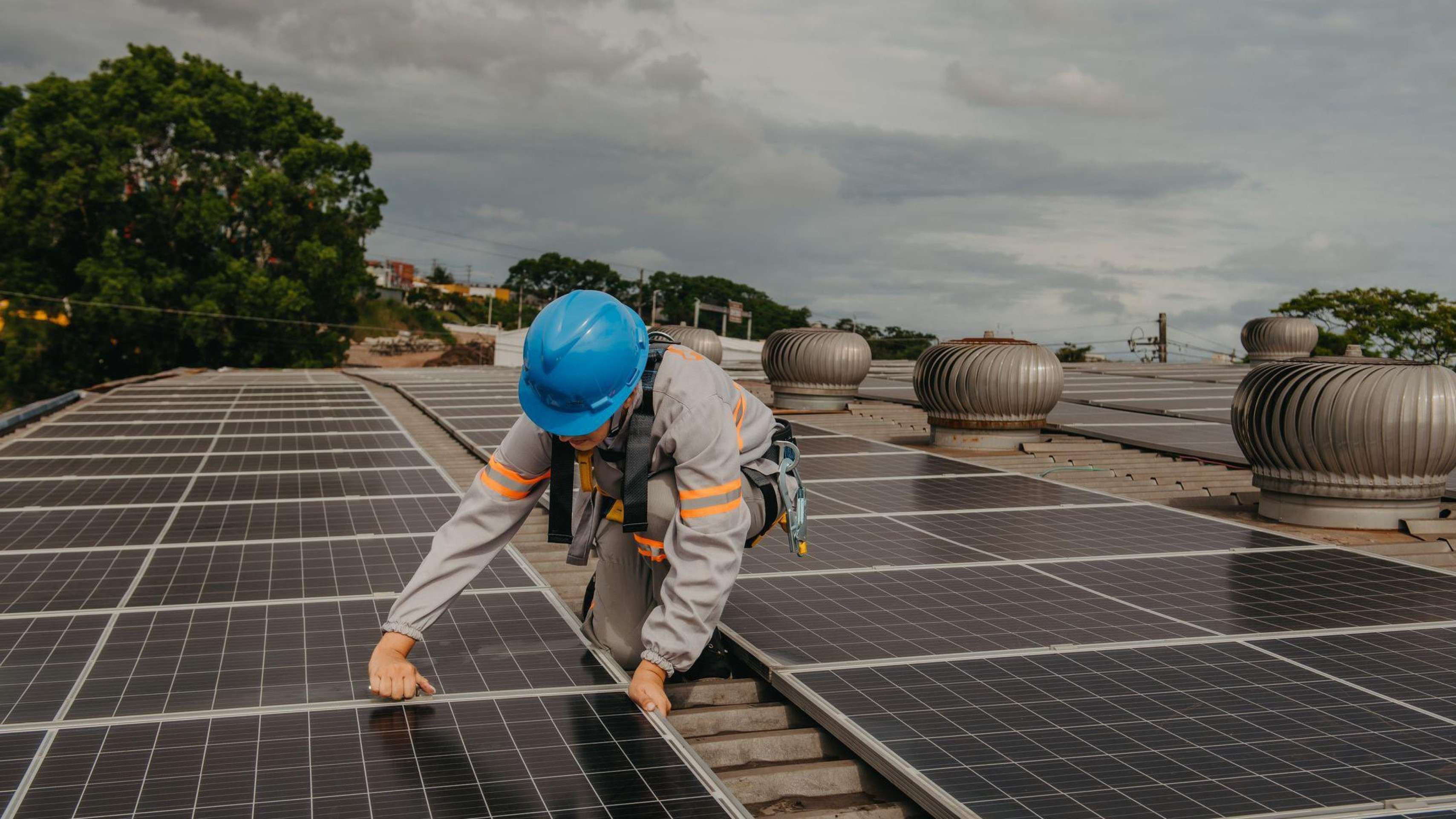 Por que sistema elétrico brasileiro enfrenta risco por excesso de geração de energia