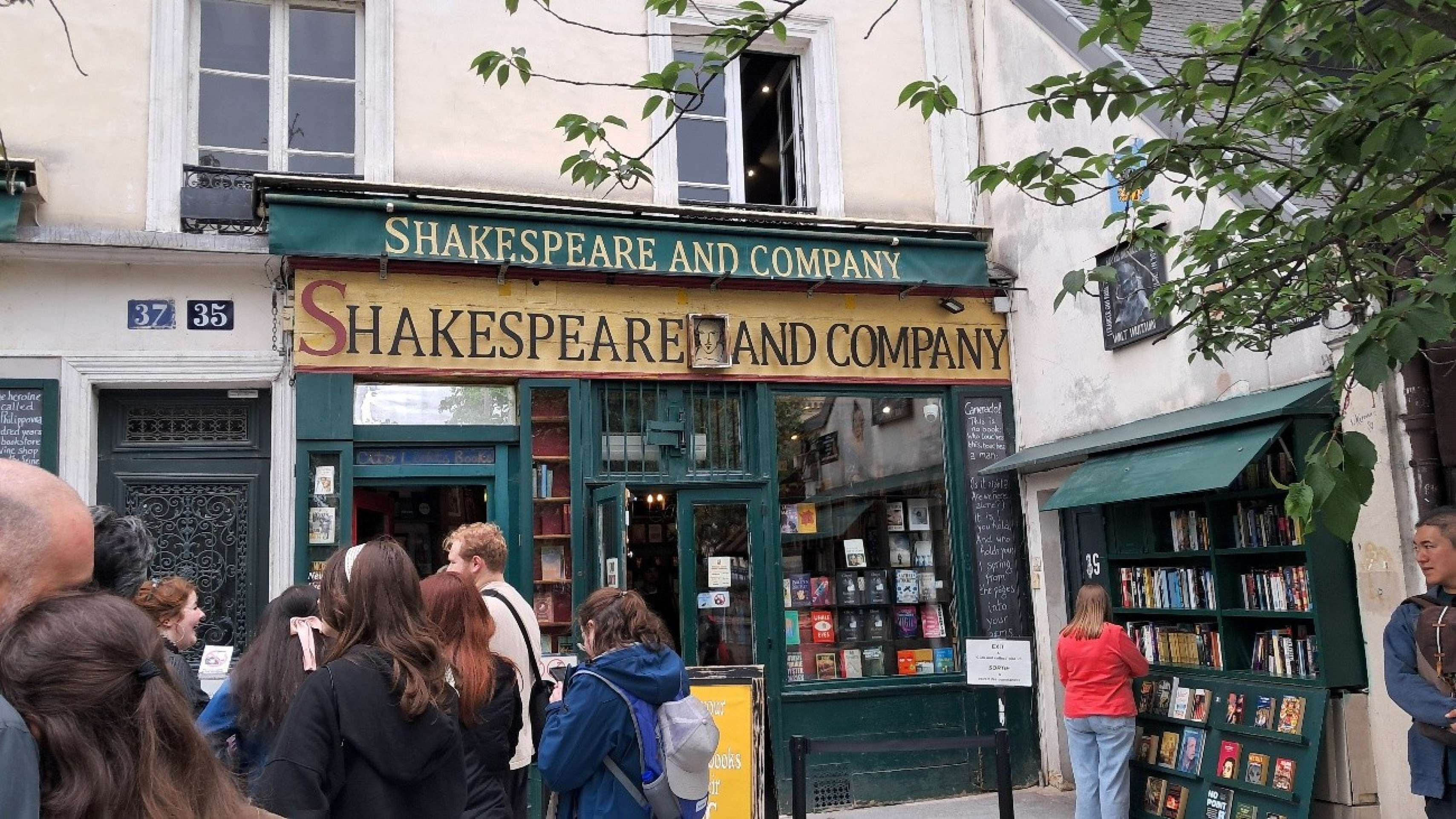 Shakespeare & Co, de Paris, e por que livrarias se tornam pontos turísticos