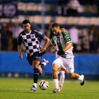 Gama teve de se adaptar ao gramado sintético do Estádio Passo D'Areia, em Porto Alegre -  (crédito: Filipe Fonseca/SEG)