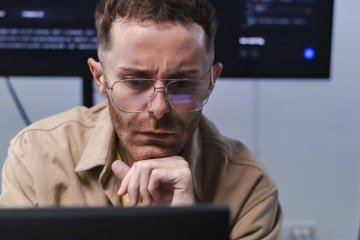 Agentes de IA já estão se tornando parte de nossas vidas digitais por meio de serviços como ChatGPT, OpenClaw e Claude - (crédito: Getty Images) Agentes de IA já estão se tornando parte de nossas vidas digitais por meio de serviços como ChatGPT, OpenClaw e Claude - (crédito: Getty Images)