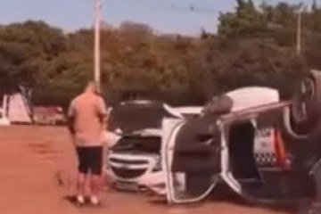 Sinistro de trânsito ocorreu na manhã deste sábado (8) - (crédito: Reprodução/Instagram?Ceilândia muita treta) Sinistro de trânsito ocorreu na manhã deste sábado (8) - (crédito: Reprodução/Instagram?Ceilândia muita treta)