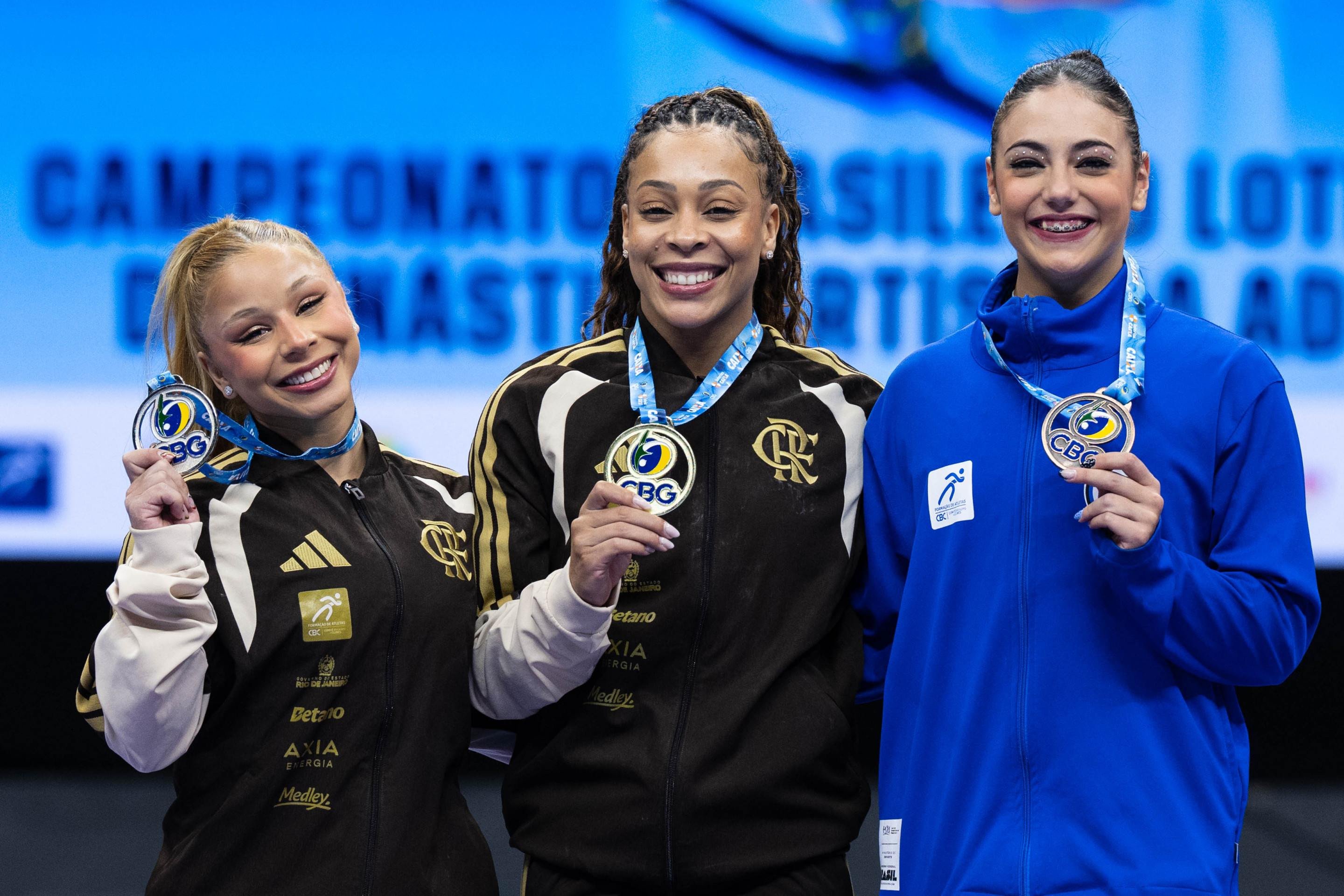 Lorrane Oliveira é campeã brasileira nas barras assimétricas