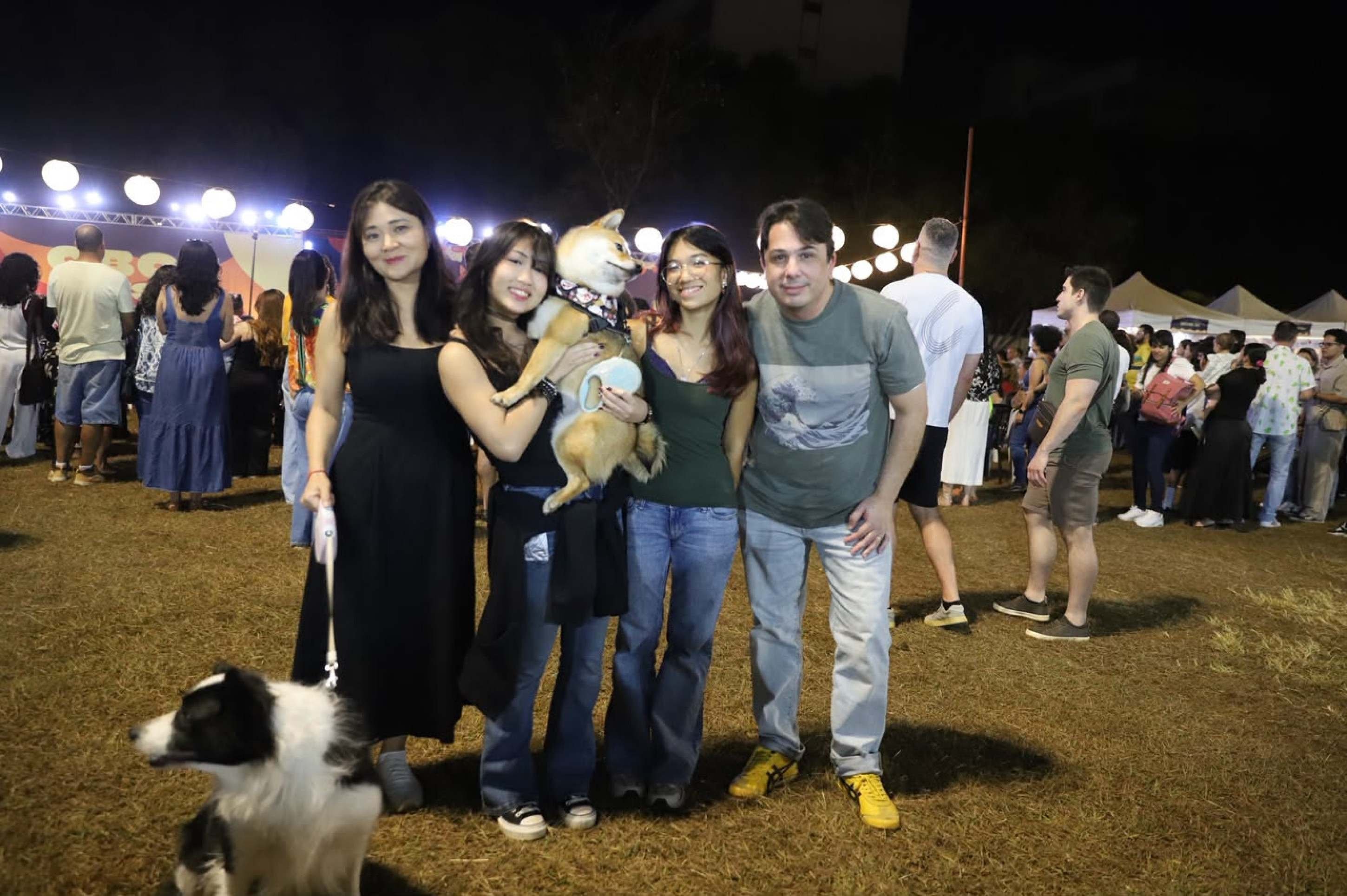 Moradora de &Aacute;guas Claras, Aymue Yamassaki, 17 anos, prestigia o Obon Matsuri no Templo Shin Budista para vivenciar a cultura japonesa e a gastronomia local
