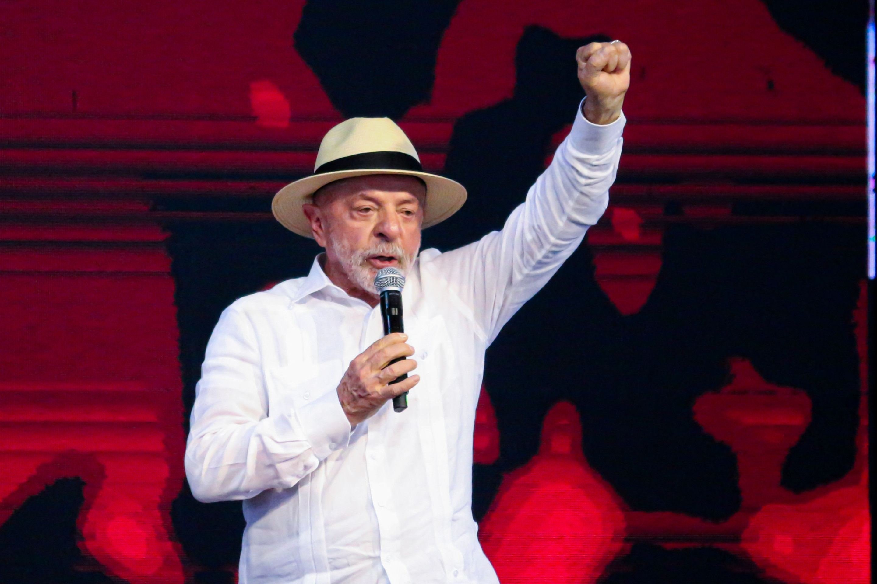 Lula tenta esfriar crise tarifária e diplomática com Trump