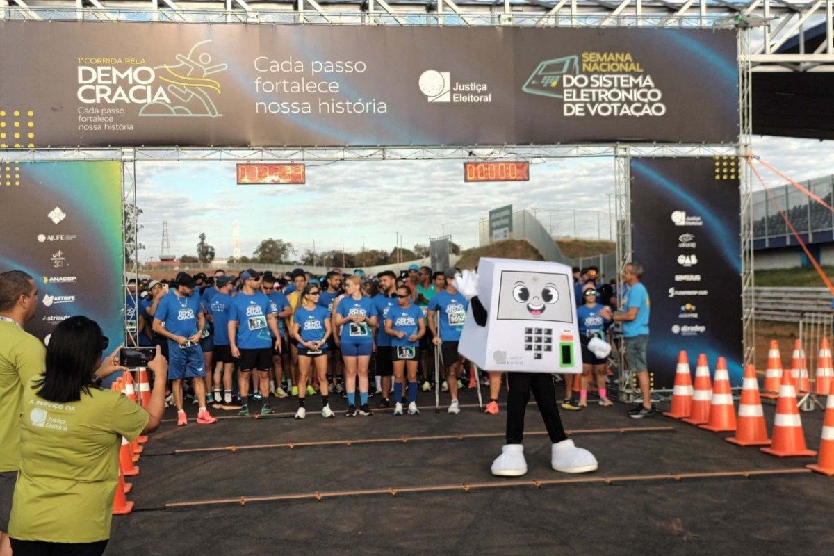 'Corrida pela democracia' abre manhã de Dia dos Pais no Autódromo de Brasília