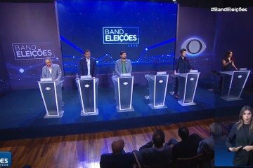Candidatos ao governo do Rio de Janeiro participam do debate Band Eleições 2026, onde Eduardo Paes foi o principal alvo de críticas - (crédito: Reprodução/Band/YouTube) Candidatos ao governo do Rio de Janeiro participam do debate Band Eleições 2026, onde Eduardo Paes foi o principal alvo de críticas - (crédito: Reprodução/Band/YouTube)