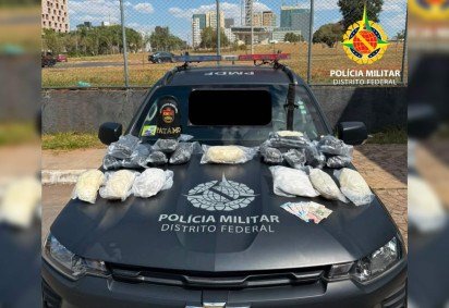Na bagagem do suspeito, as forças de segurança encontraram 19 pacotes de metanfetamina pura -  (crédito: Divulgação/PMDF) -Na bagagem do suspeito, as forças de segurança encontraram 19 pacotes de metanfetamina pura -  (crédito: Divulgação/PMDF)