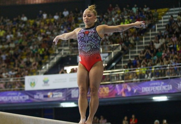 Flávia Saraiva conquista quatro medalhas no nacional de ginástica artística em Brasília
 -  (crédito: Maria Eduarda Suhet)