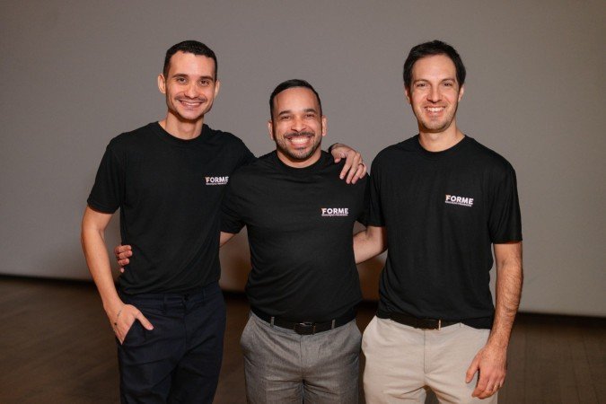 Bruno (E), Filipe e Jacques levam à frente o projeto Forme, que prepara materiais didáticos para professores e estudantes