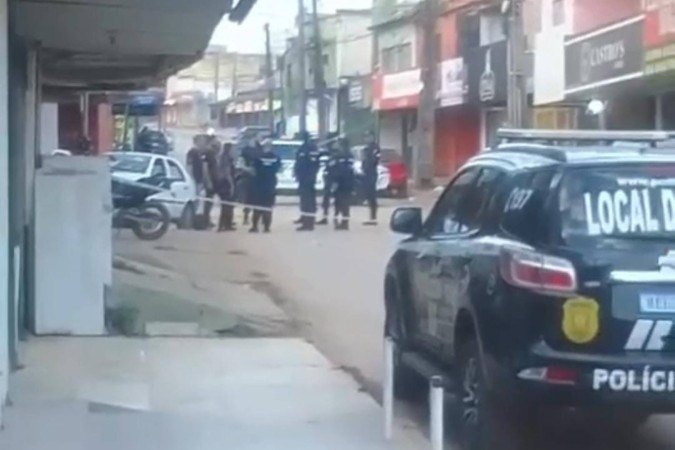 Um homem de 32 anos foi encontrado morto dentro de um carro em São Sebastião - (crédito: São Sebastião Notícias/Reprodução) Um homem de 32 anos foi encontrado morto dentro de um carro em São Sebastião - (crédito: São Sebastião Notícias/Reprodução)