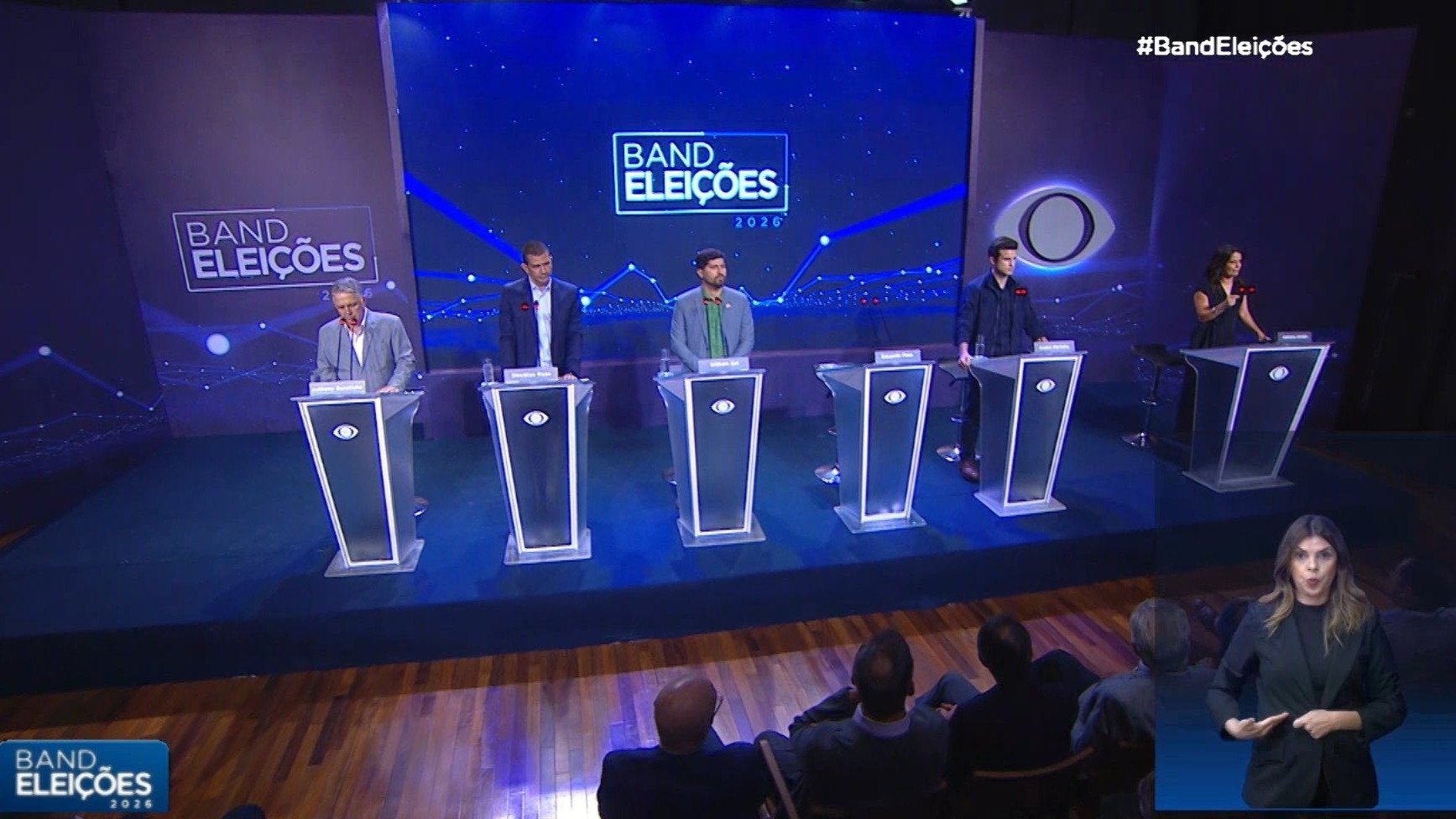 Ausente, Eduardo Paes se torna alvo preferido dos advers&aacute;rios em debate