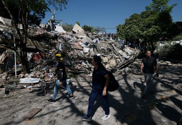 Na cidade de Pereira, 18 mortes foram confirmadas, segundo o prefeito Maurício Salazar. Ele afirmou à rádio colombiana Caracol que a situação atual no país é crítica -  (crédito:  JOAQUIN SARMIENTO / AFP)