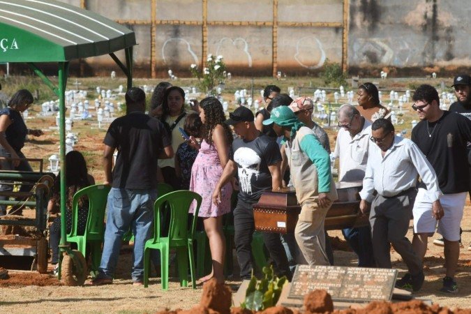 Idosa de 74 anos v&iacute;tima de acidente de &ocirc;nibus &eacute; enterrada nesta segunda-feira  
