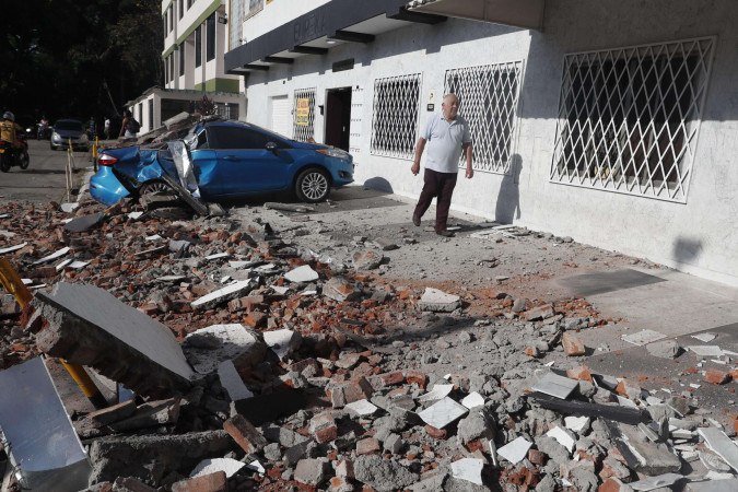 Brasil está localizado no meio da placa tectônica sul-americana - (crédito: BBC) Brasil está localizado no meio da placa tectônica sul-americana - (crédito: BBC)