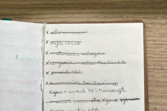 O método principal de organização de Gabriela de Mello é digital, mas ela também utiliza um caderno para facilitar 
