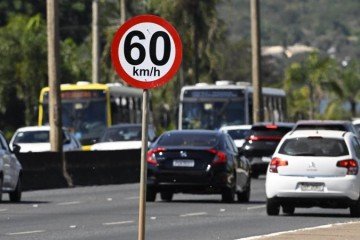 Governadora Celina Leão determinou a suspensão da instalação de semáforos na via de acesso à Ponte JK - (crédito: Carlos Vieira CB/DA Press) Governadora Celina Leão determinou a suspensão da instalação de semáforos na via de acesso à Ponte JK - (crédito: Carlos Vieira CB/DA Press)