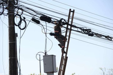 Em caso de falta de energia, os consumidores podem registrar a ocorrência pelo telefone 116 -  (crédito: Minervino Júnior/CB/D.A.Press)