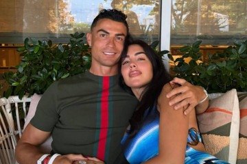 Jogador compartilhou uma foto com as alianças - (crédito: Reprodução/Instagram/@cristiano) Jogador compartilhou uma foto com as alianças - (crédito: Reprodução/Instagram/@cristiano)