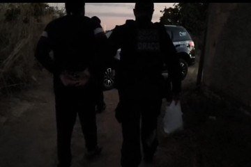 Polícia cumpre mandados contra fraude milionária em faturas de energia no DF -  (crédito: Divulgação/PCDF)