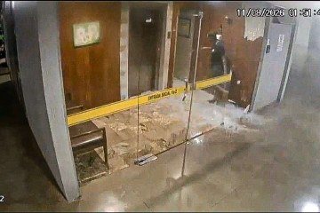 Homem era uma pessoa em situação de rua e invadiu o prédio na madrugada desta terça-feira (11/8) -  (crédito: PMDF/Divulgação)
