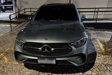 Veículo foi encontrado circulando em uma avenida da capital paulista e tinha ordem de sequestro em aberto no âmbito de operação contra lavagem de dinheiro -  (crédito: Reprodução/Polícia Militar)