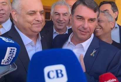 Flávio Bolsonaro defende Alfredo Gaspar e diz que ele segue na chapa -  (crédito: Danandra Rocha/CB/DA.Press)