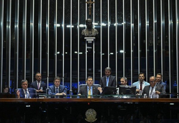 Ao dar início à semana de esforço concentrado, Alcolumbre pautou a instalação da comissão que vai apreciar o fim da taxa das blusinhas -  (crédito:  Ton Molina/Agência Senado)