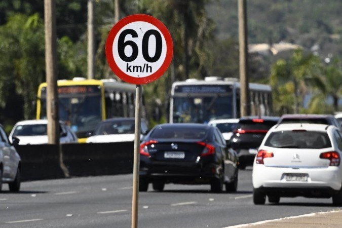 Governadora Celina Leão determinou a suspensão da instalação de semáforos na via de acesso à Ponte JK - (crédito: Carlos Vieira CB/DA Press) Governadora Celina Leão determinou a suspensão da instalação de semáforos na via de acesso à Ponte JK - (crédito: Carlos Vieira CB/DA Press)