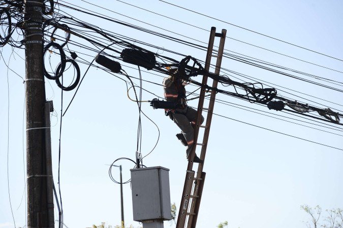 Em caso de falta de energia, os consumidores podem registrar a ocorrência pelo telefone 116 - (crédito: Minervino Júnior/CB/D.A.Press) Em caso de falta de energia, os consumidores podem registrar a ocorrência pelo telefone 116 - (crédito: Minervino Júnior/CB/D.A.Press)