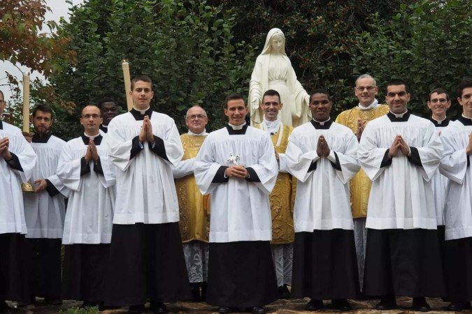 O avanço de sanções contra o grupo ultratradicionalista reflete a crise institucional enfrentada pela hierarquia eclesiástica - (crédito: Divulgação/Fraternidade Sacerdotal São Pio X Casa Espanha-Portugal) O avanço de sanções contra o grupo ultratradicionalista reflete a crise institucional enfrentada pela hierarquia eclesiástica - (crédito: Divulgação/Fraternidade Sacerdotal São Pio X Casa Espanha-Portugal)